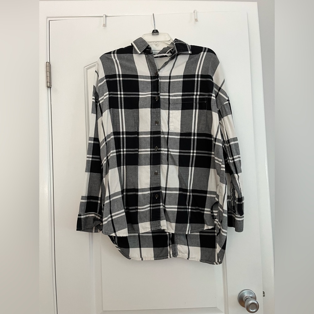 Old Navy Boyfriend Shirt Womens Black and White Plaid Button Down
